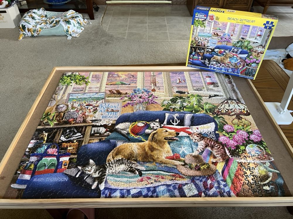 Beach Retreat - White Mountain puzzle collectible [Barcode 724819267941] - Main Image 3