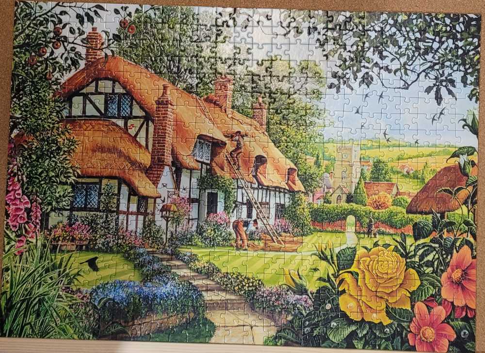 Thatched Cottage - Corner Piece puzzle collectible [Barcode 5052089347700] - Main Image 2