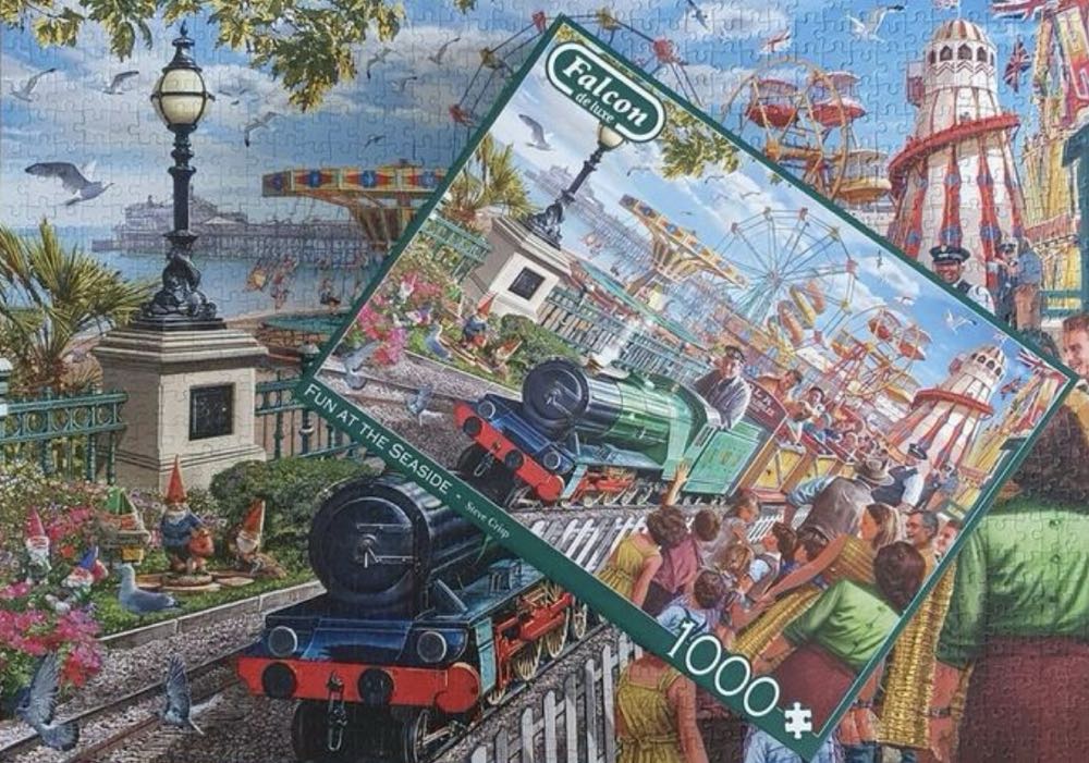 Fun At The Seaside - Falcon de luxe puzzle collectible [Barcode 8710126021941] - Main Image 4