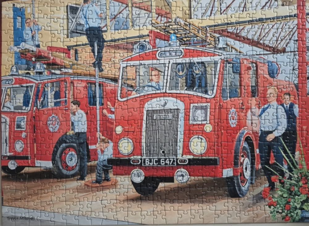 At Work : The Fireman - Ravensburger puzzle collectible [Barcode 4005556147823] - Main Image 3