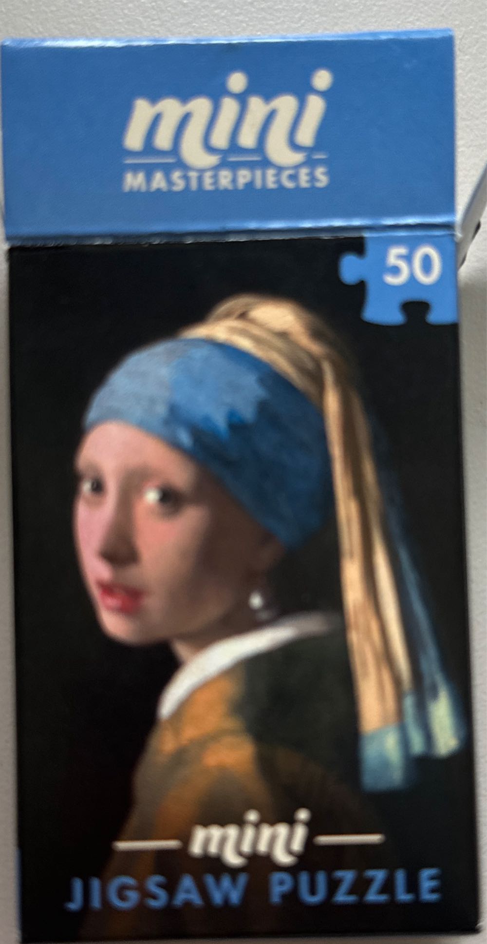 Girl With The Pearl Earring - Mini Masterpieces puzzle collectible [Barcode 5056297244516] - Main Image 2