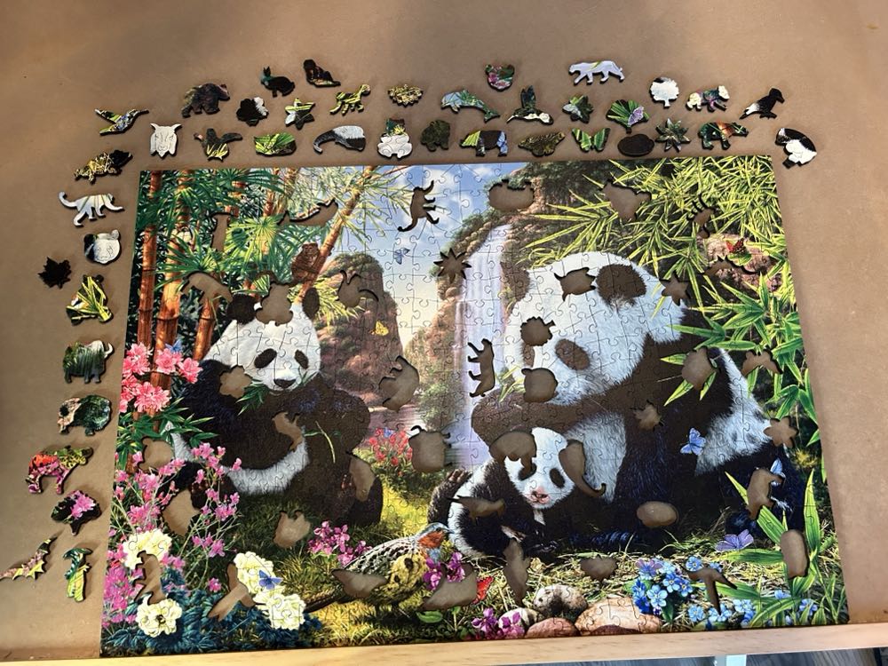 Panda Valley - Wentworth Wooden Puzzles 🇬🇧 puzzle collectible [Barcode 6050265402204] - Main Image 2
