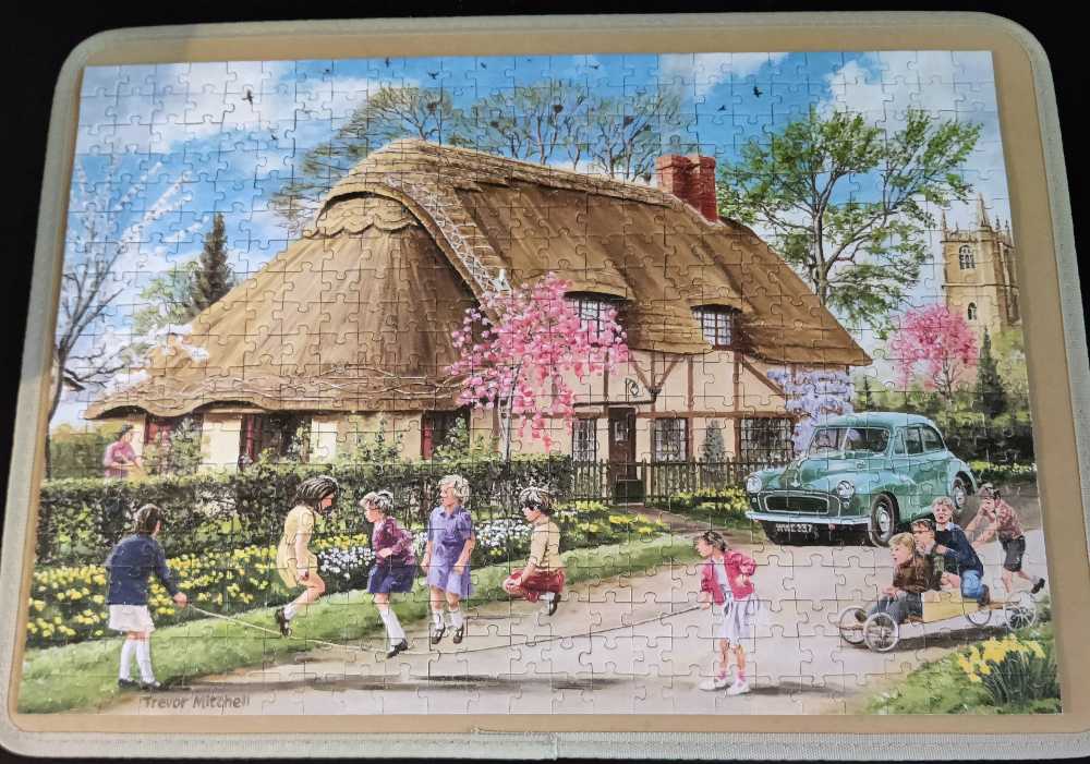 Spring In Their Heels - Corner Piece puzzle collectible [Barcode 5052089355576] - Main Image 2