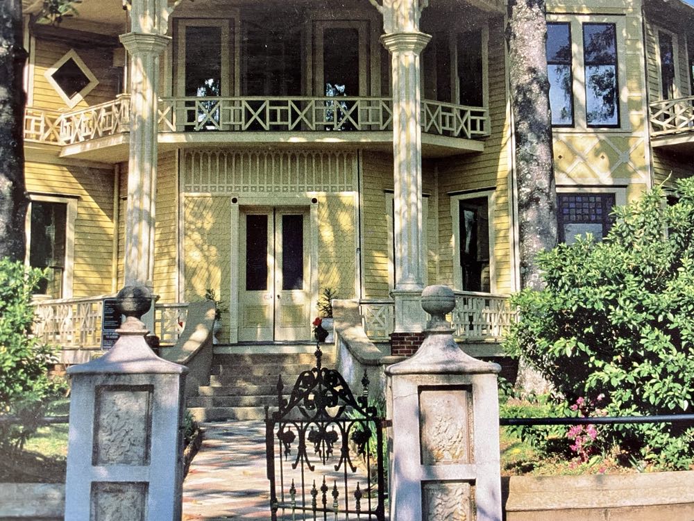 Lapham-Patterson House, Georgia - Guild Puzzle puzzle collectible [Barcode 073000046156] - Main Image 2