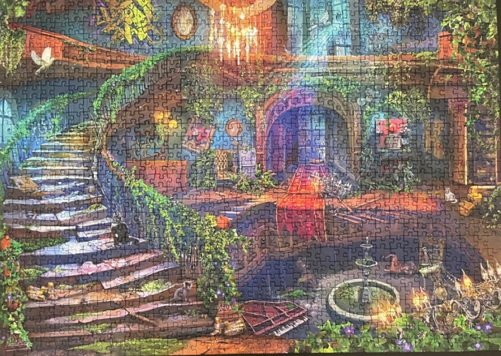 Hotel Vacancy - Ravensburger Abandoned Series puzzle collectible [Barcode 4005555004868] - Main Image 3
