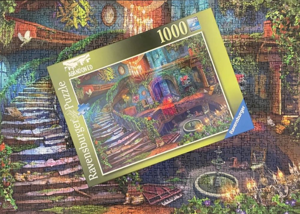 Hotel Vacancy - Ravensburger Abandoned Series puzzle collectible [Barcode 4005555004868] - Main Image 4
