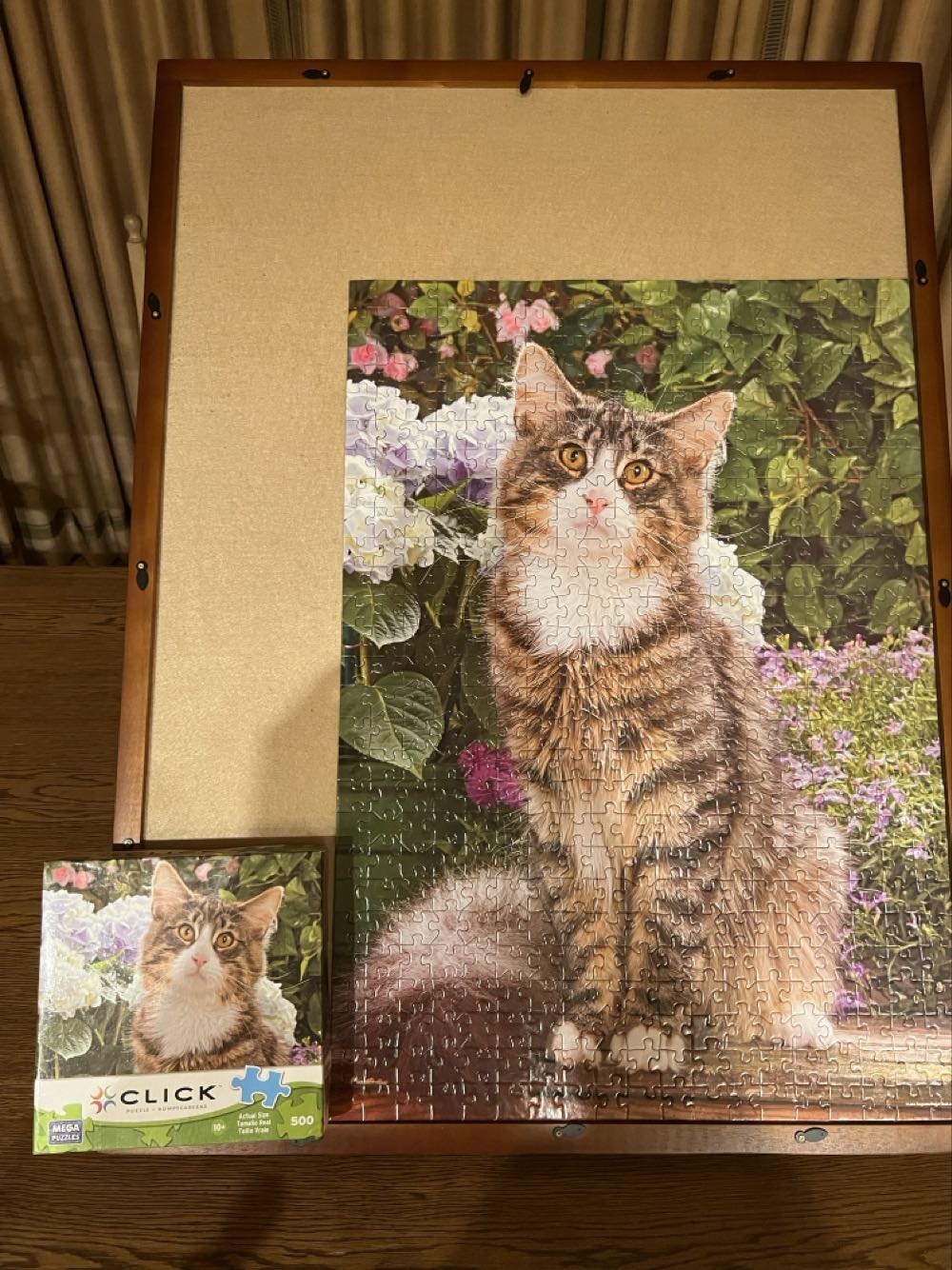 Garden Cat - Mega Puzzles puzzle collectible [Barcode 072348205089] - Main Image 2