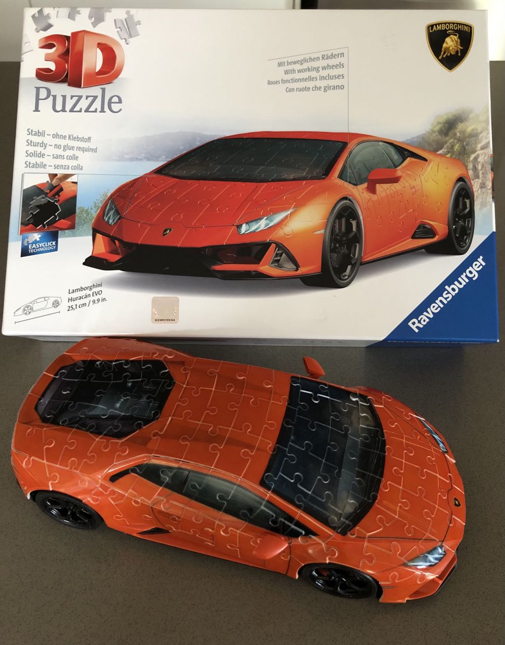 Lamborghini Huracan Evo - Ravensburger 3D puzzle collectible [Barcode 4005556112388] - Main Image 2