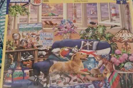 Beach Retreat - White Mountain puzzle collectible [Barcode 724819267941] - Main Image 2