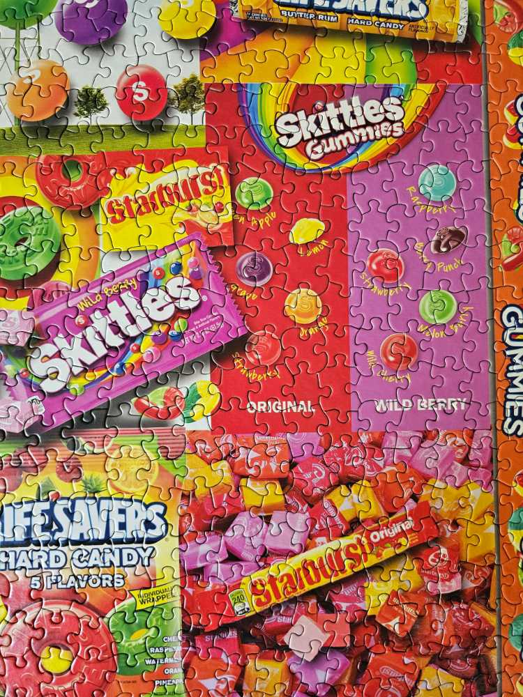 Fruity Candy - White Mountain 🇺🇸 puzzle collectible [Barcode 724819267668] - Main Image 4