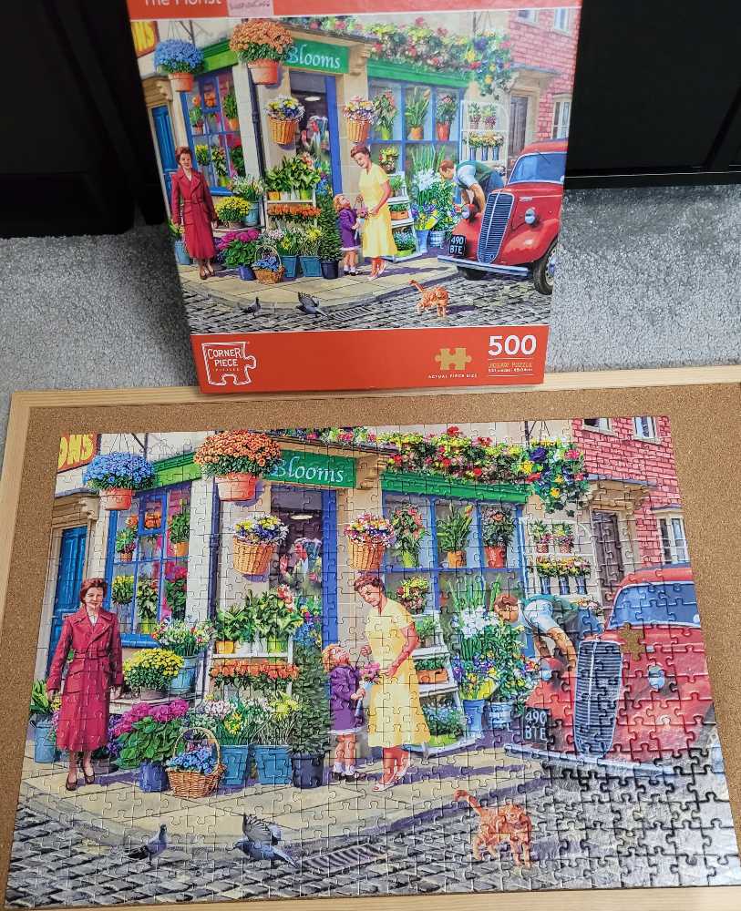 The Florist - Corner Piece puzzle collectible [Barcode 5052089356900] - Main Image 2
