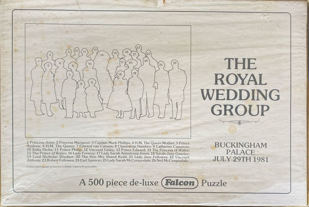 The Royal Family - Falcon de luxe puzzle collectible - Main Image 2