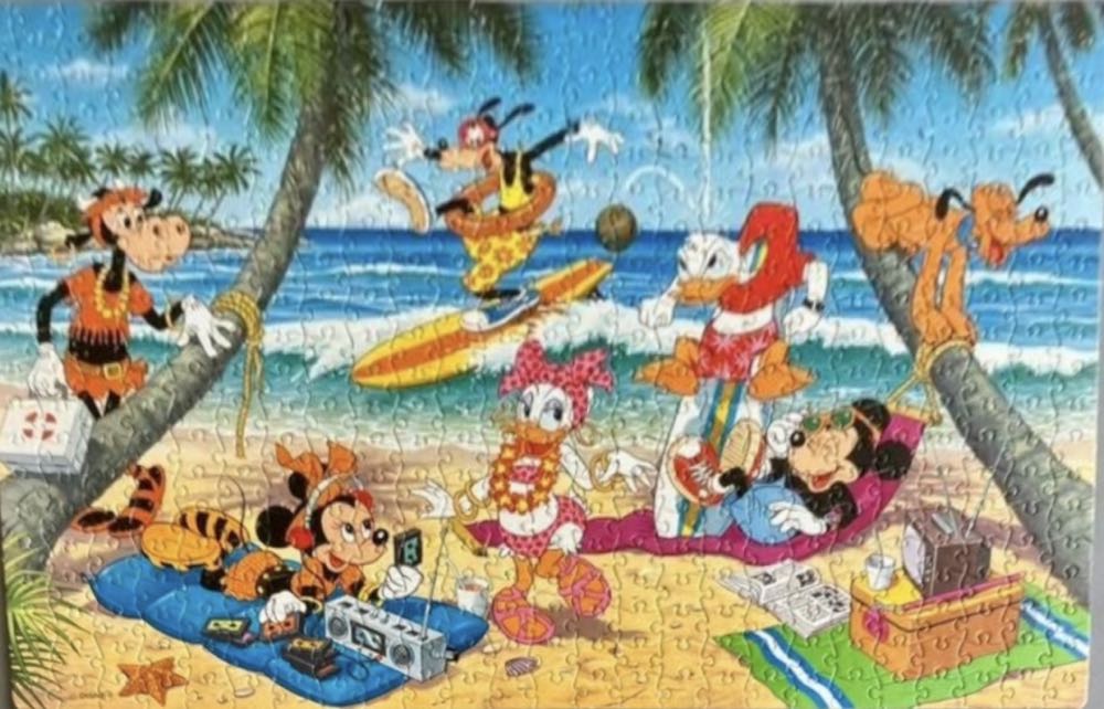 Minnie On The Beach 🟦 - Clementoni puzzle collectible [Barcode 8005125306336] - Main Image 3