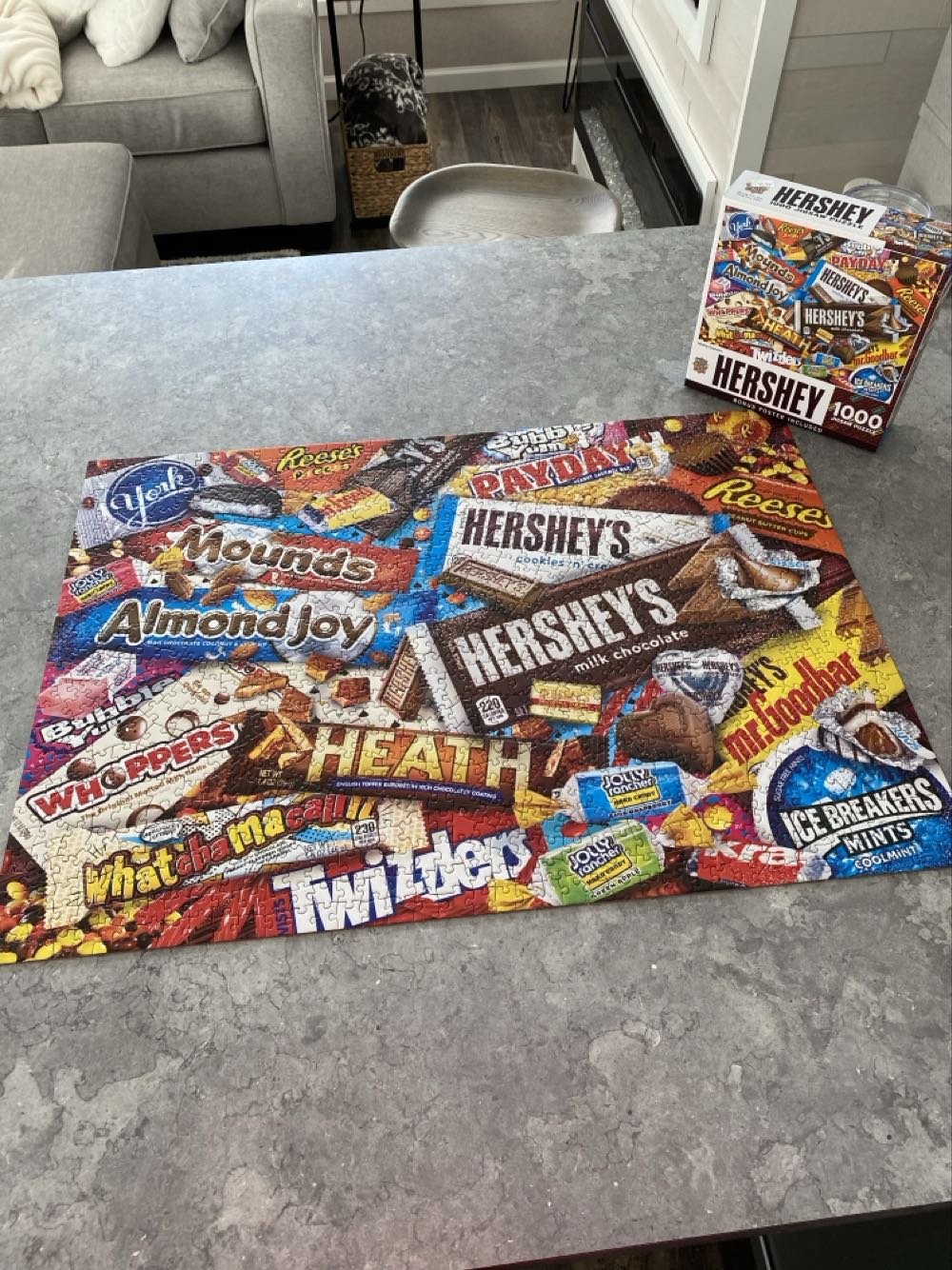 Hershey Explosion - Master Pieces puzzle collectible [Barcode 705988724237] - Main Image 2