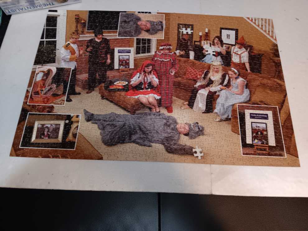 The Mentalist: Simon Baker Mystery Puzzle: Red Hiding Hood - Sure-Lox / tcg toys puzzle collectible [Barcode 686141870032] - Main Image 2