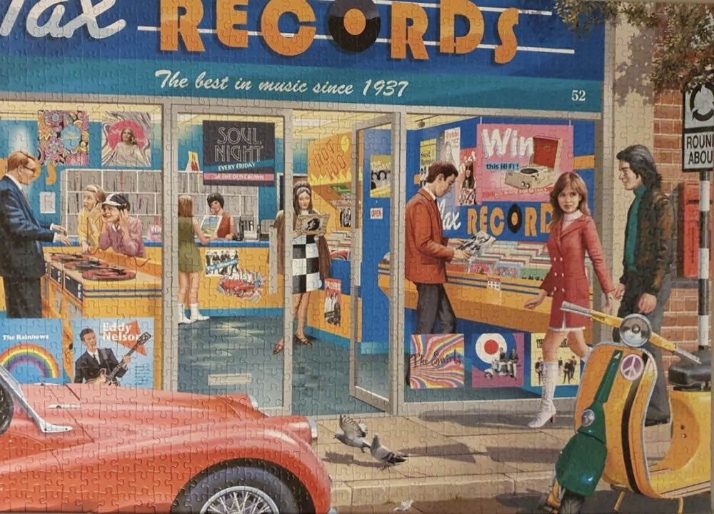 The Record Shop - Falcon de luxe puzzle collectible [Barcode 8710126021880] - Main Image 3