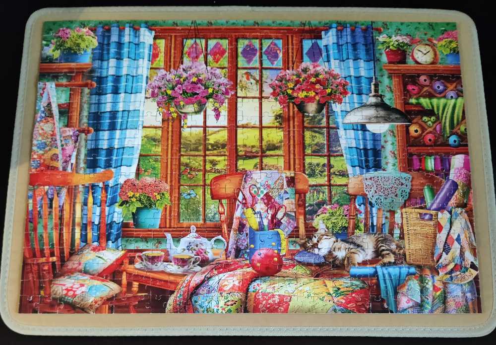 Cosy Quilting - Corner Piece puzzle collectible [Barcode 5052089356368] - Main Image 2