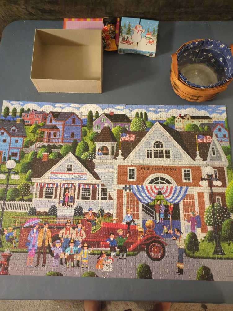 Firehouse fun - Rose Art puzzle collectible [Barcode 072348092009] - Main Image 2
