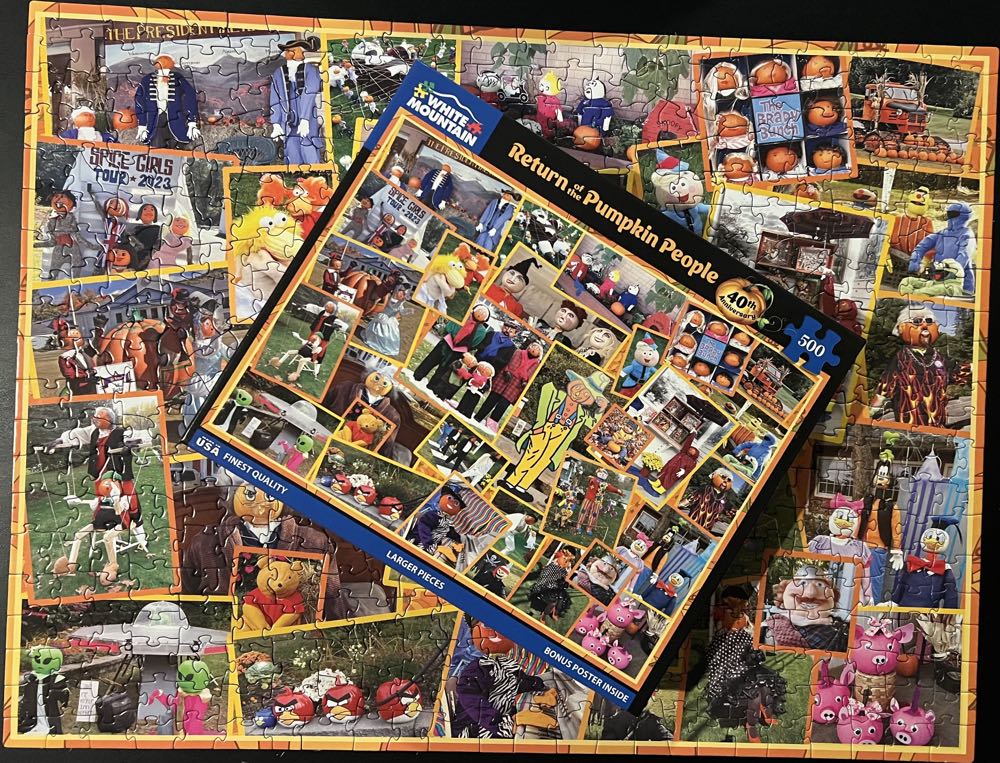 Return Of The Pumpkin People - White Mountain Puzzles puzzle collectible [Barcode 724819267736] - Main Image 4