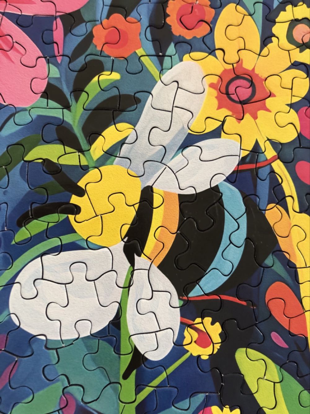 Busy Bee Garden - Springbok puzzle collectible [Barcode 091683017034] - Main Image 3