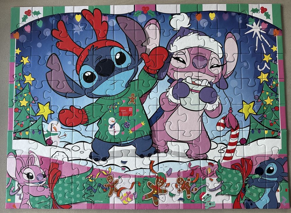 Disney Stitch Merry Everything - Ravensburger puzzle collectible [Barcode 4005555040309] - Main Image 2