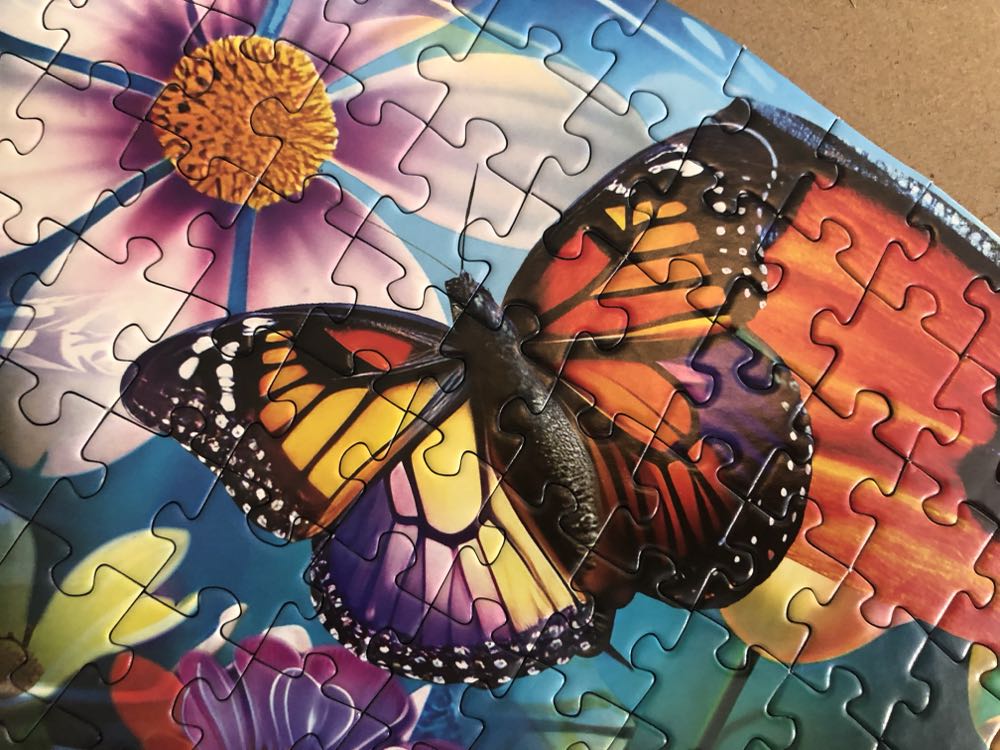 Butterfly Beauty  - RoseArt puzzle collectible [Barcode 4895145443494] - Main Image 2