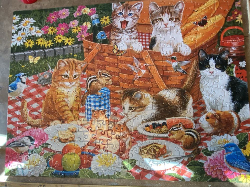 Picnic Clean-up Crew - Bits & Pieces puzzle collectible [Barcode 192949078445] - Main Image 3