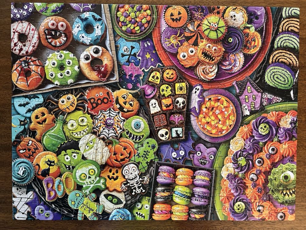 Halloween Fun 2 - White Mountain puzzle collectible [Barcode 724819268221] - Main Image 2