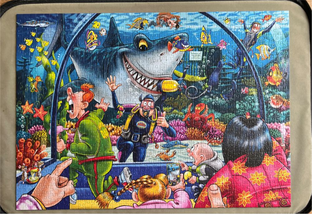 Wasgij Original 43 - Aquarium Antics - Jumbo puzzle collectible [Barcode 8710126000205] - Main Image 2