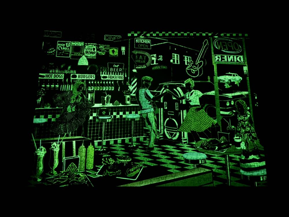 Good times diner-returning - Masterpieces, Inc. puzzle collectible [Barcode 705988611292] - Main Image 2