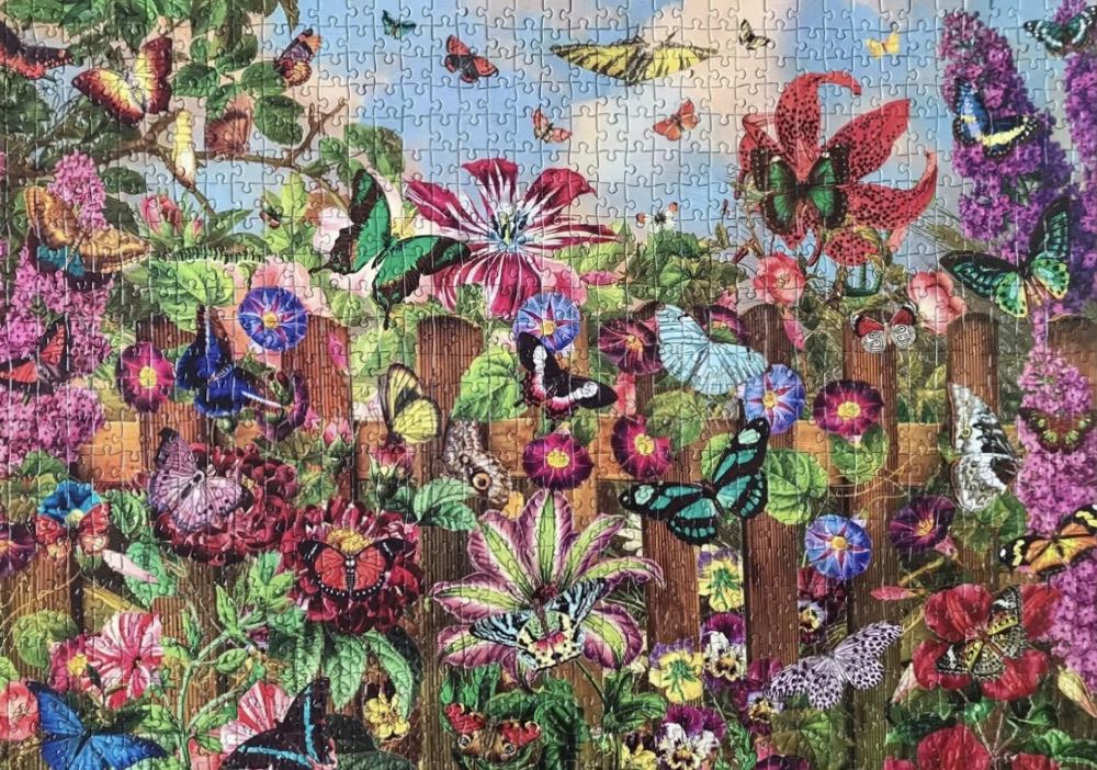 Aimee : Butterfly Garden 🙉 - WHSMITH puzzle collectible [Barcode 5013872029265] - Main Image 3