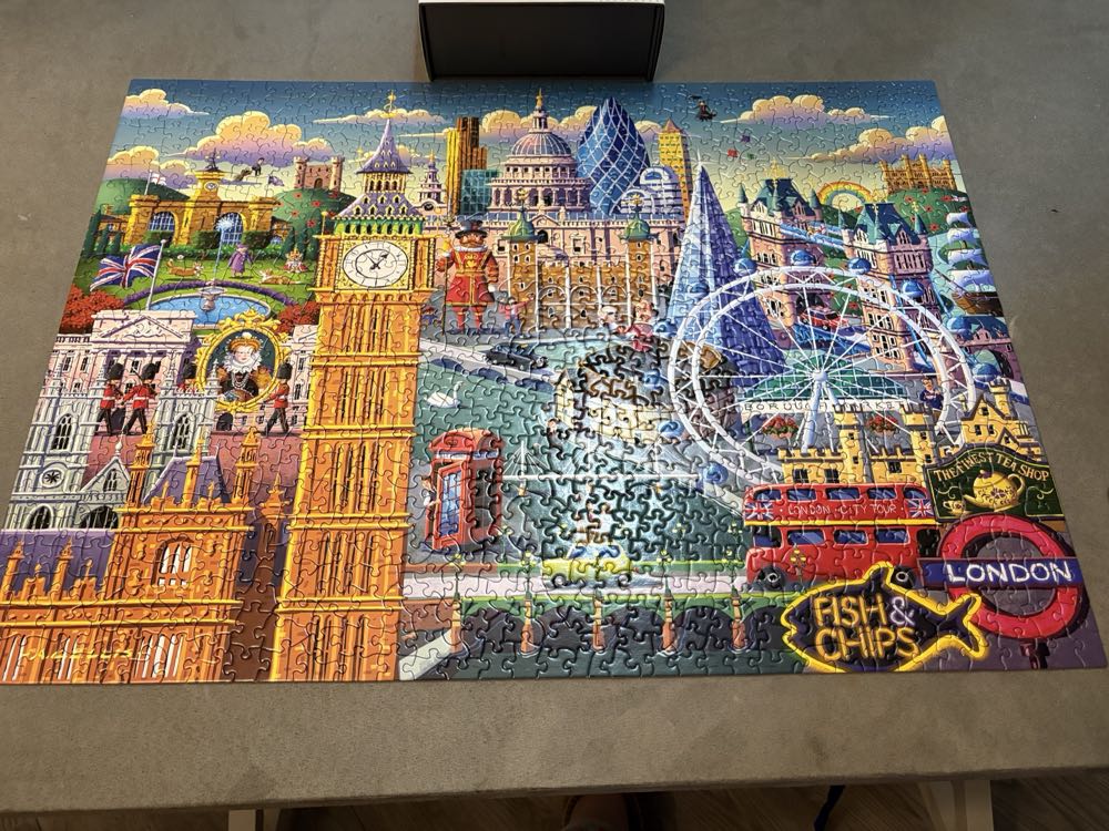 London - Boardwalk Puzzle Company puzzle collectible [Barcode 671095406116] - Main Image 2