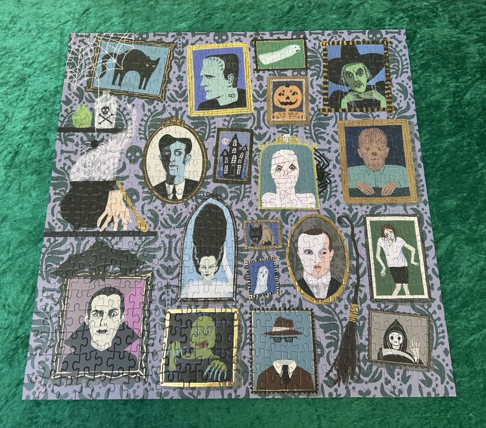 Spooky Portraits - Gailson puzzle collectible [Barcode 9780735382732] - Main Image 2