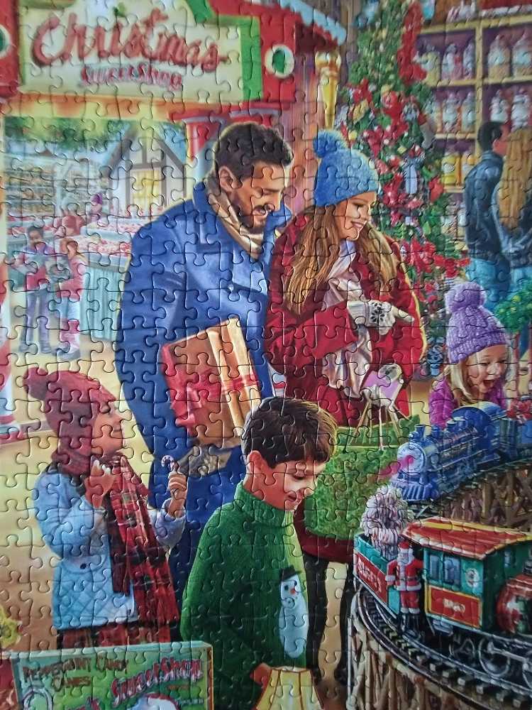 Santas Sweetshop - Gibsons puzzle collectible [Barcode 5012269064162] - Main Image 3