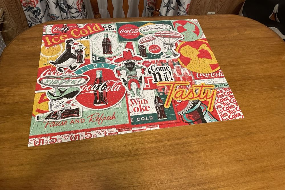 Coca-Cola: When Friends Drop In - Springbok puzzle collectible [Barcode 091683016785] - Main Image 3