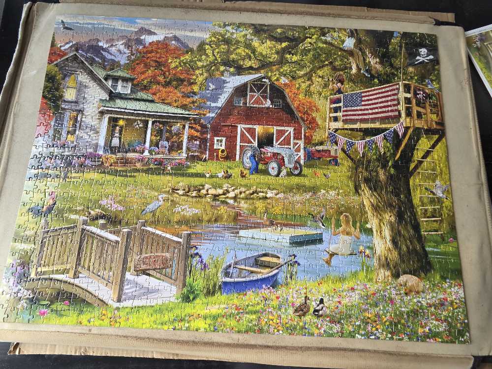 Country Clubhouse - Buffalo puzzle collectible [Barcode 079346126101] - Main Image 2