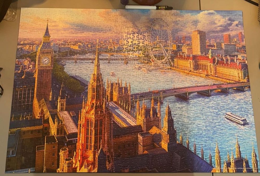 Romantic Holiday London  puzzle collectible - Main Image 2