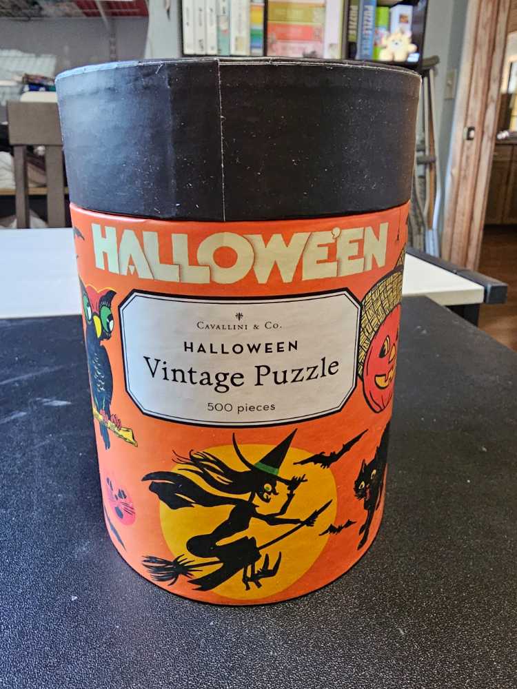 Halloween  - Cavallini& Co. 🇺🇲 puzzle collectible [Barcode 9781639474158] - Main Image 2