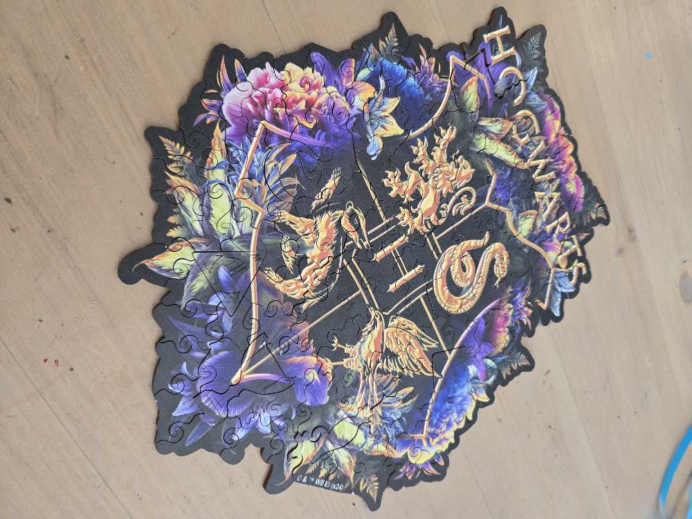 Harry Potter: Wooden Hogwarts Crest 1 - Crafthub  puzzle collectible - Main Image 2