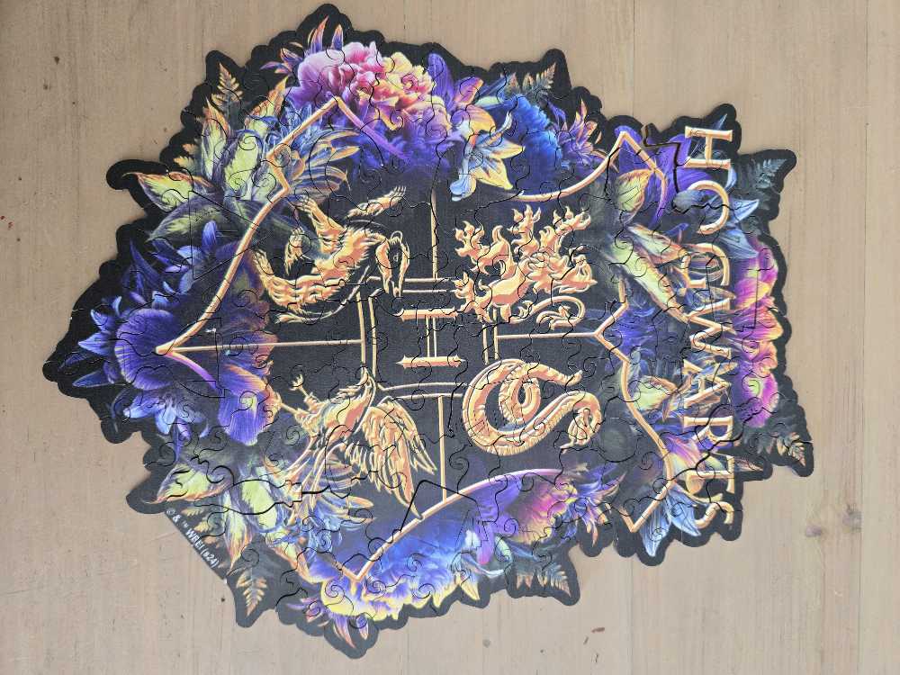 Harry Potter: Wooden Hogwarts Crest 1 - Crafthub  puzzle collectible - Main Image 4