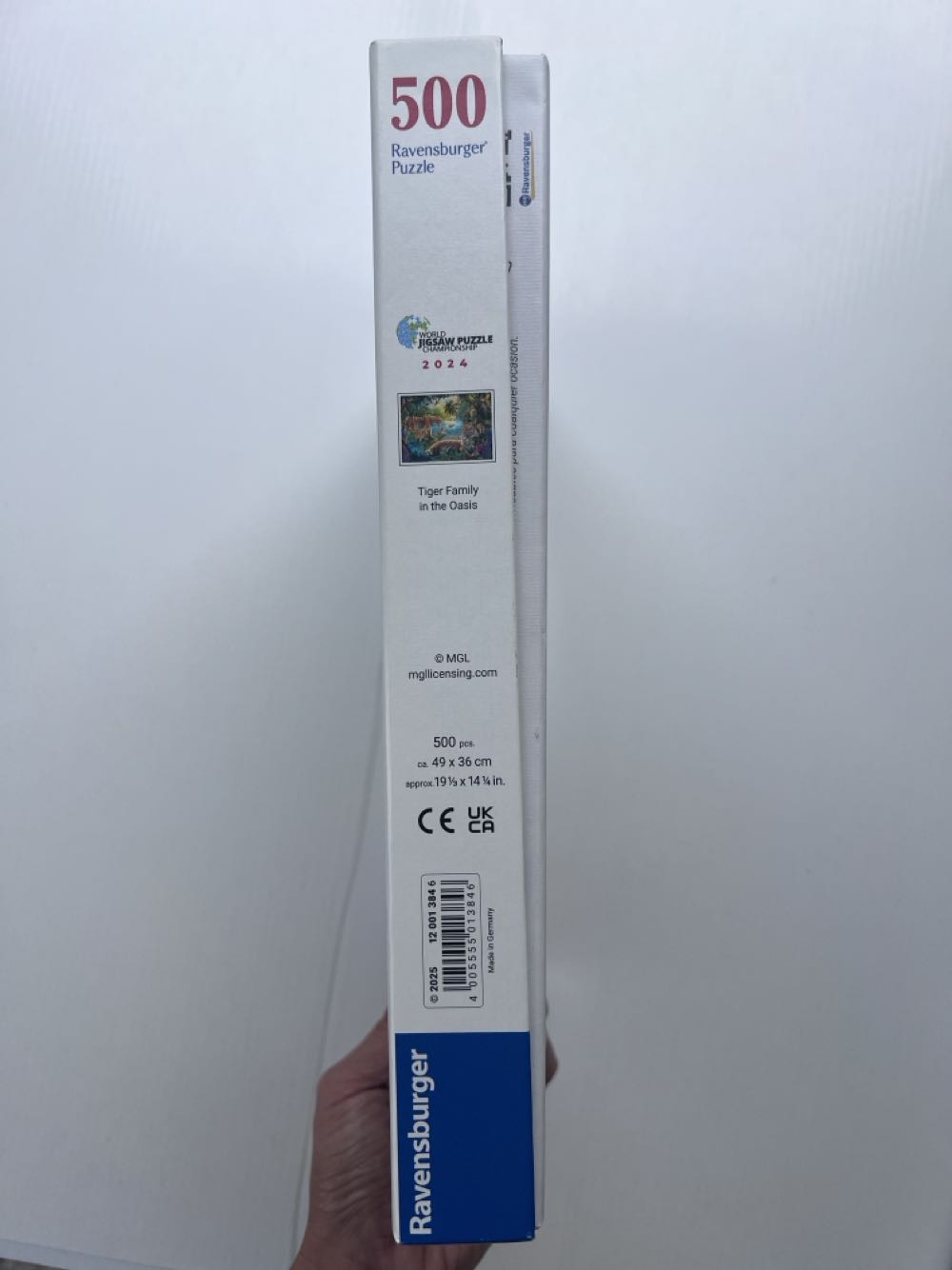 Tiger Family In Oasis - Ravensbuger puzzle collectible [Barcode 4005555013846] - Main Image 2