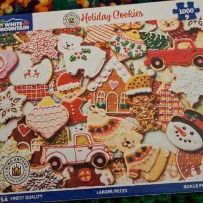 ZZ - Holiday Cookies (SOLD) - White Mountain puzzle collectible [Barcode 724819267705] - Main Image 2