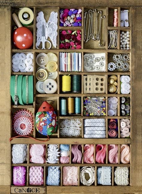Sewing Box • - Ravensburger puzzle collectible [Barcode 4005556143528] - Main Image 2