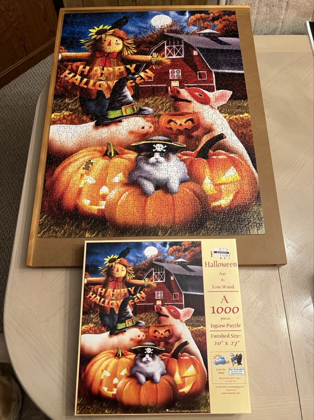 Happy Halloween - SunsOut puzzle collectible [Barcode 796780288560] - Main Image 3
