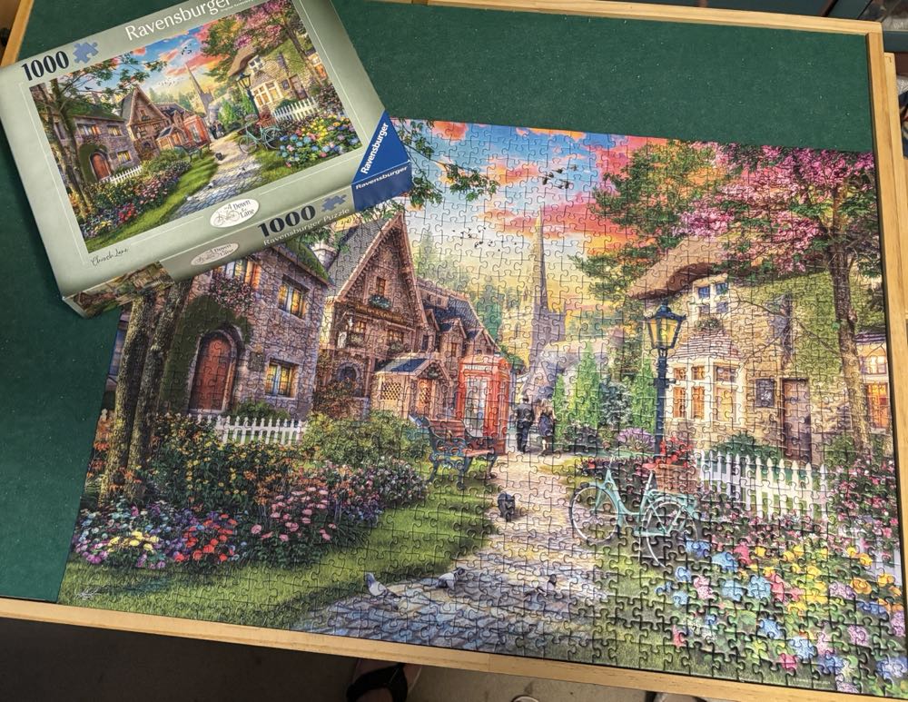 Church Lane BAC - Ravensburger puzzle collectible [Barcode 4005555011019] - Main Image 4