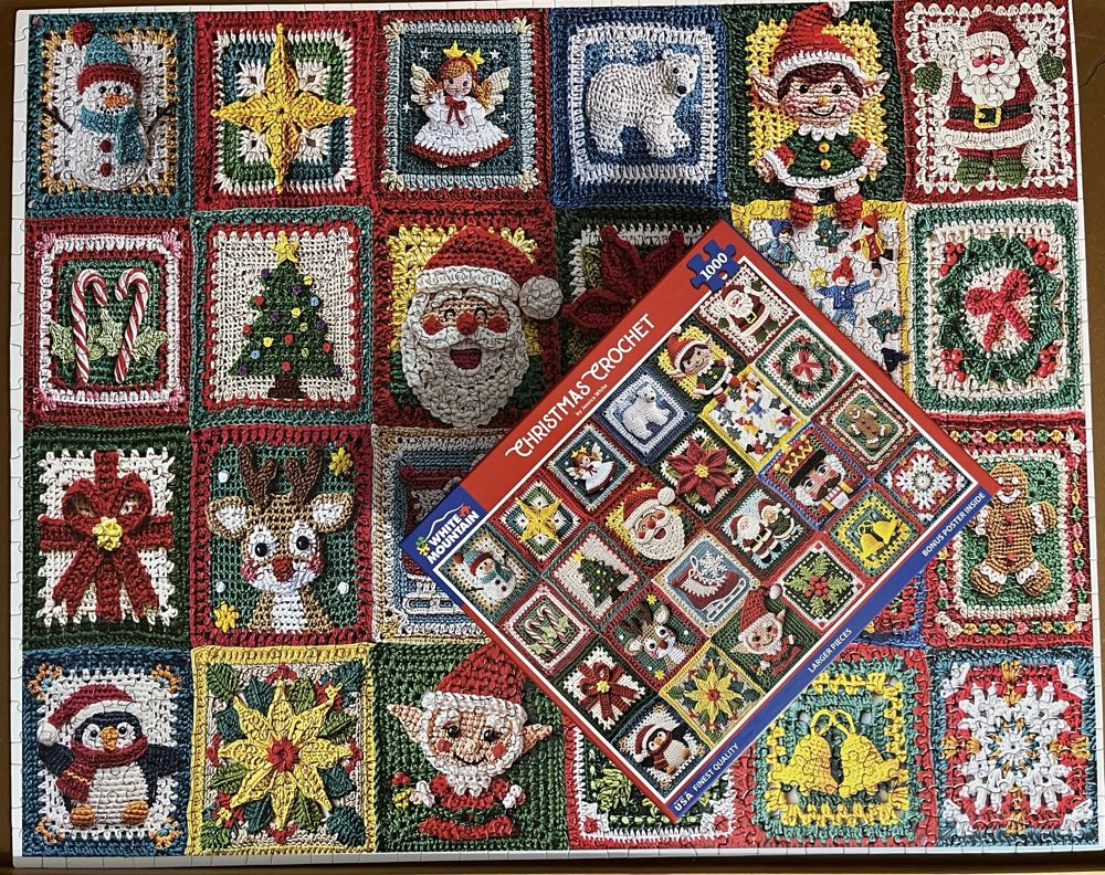 Christmas Crochet - White Mountain puzzle collectible [Barcode 724819267989] - Main Image 3