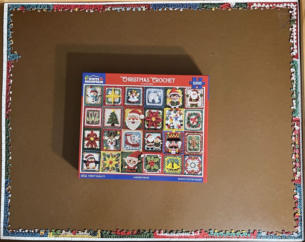 Christmas Crochet - White Mountain puzzle collectible [Barcode 724819267989] - Main Image 4