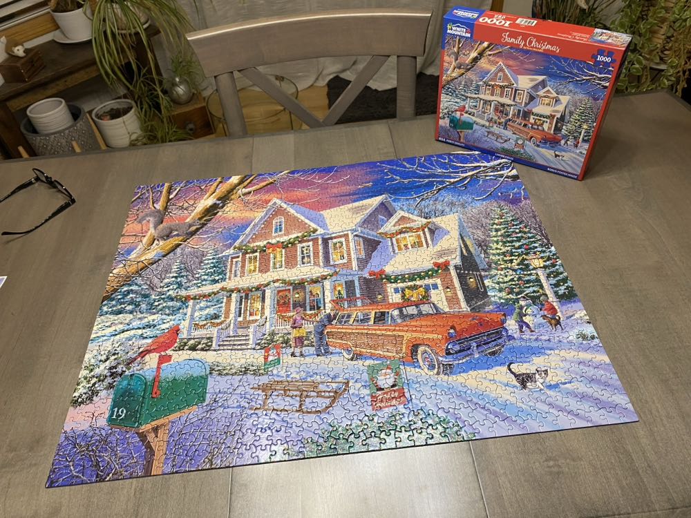 Family Christmas - White Mountain Puzzles puzzle collectible [Barcode 724819267996] - Main Image 2