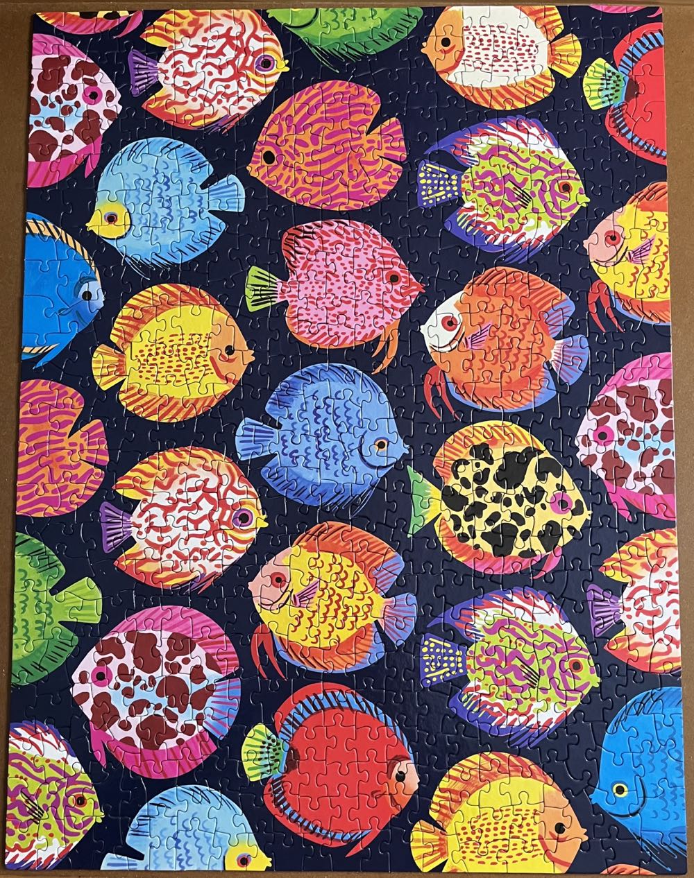 Tropical Fish VC  - White Mountain Puzzles puzzle collectible [Barcode 724819268313] - Main Image 2