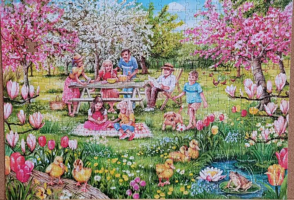Our Family Picnic - Corner Piece puzzle collectible [Barcode 22913791] - Main Image 2